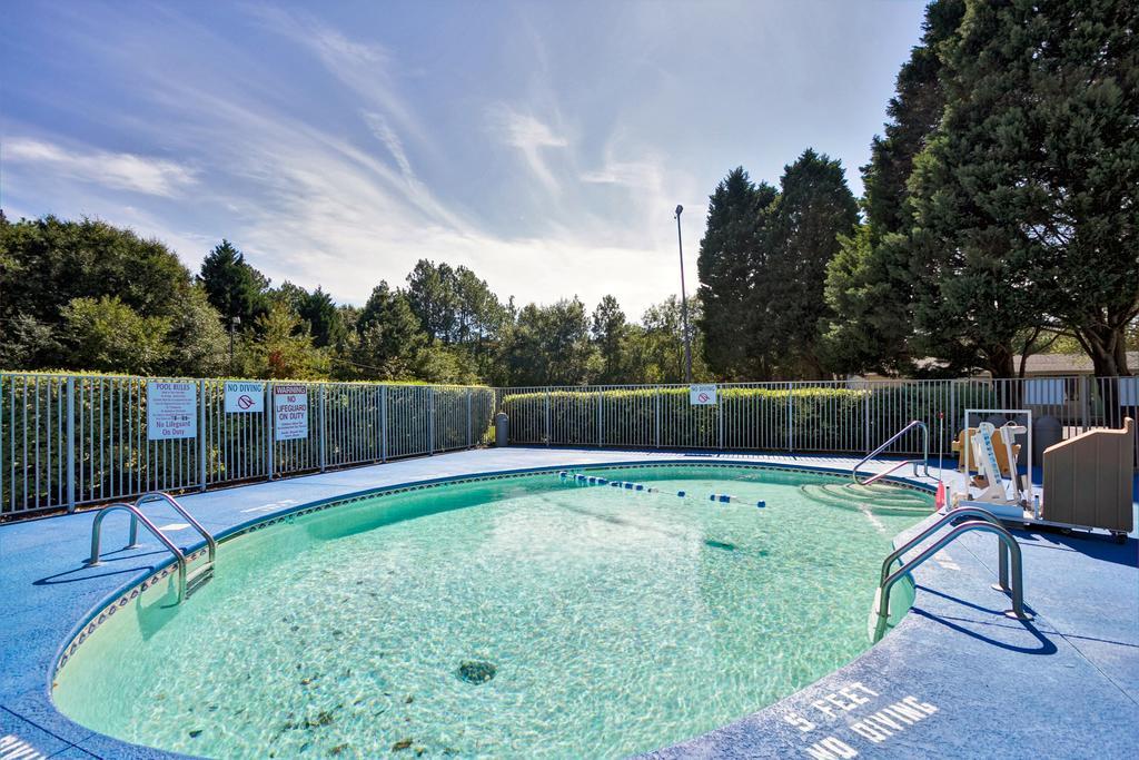 Super 8 By Wyndham Aberdeen Southern Pines Экстерьер фото