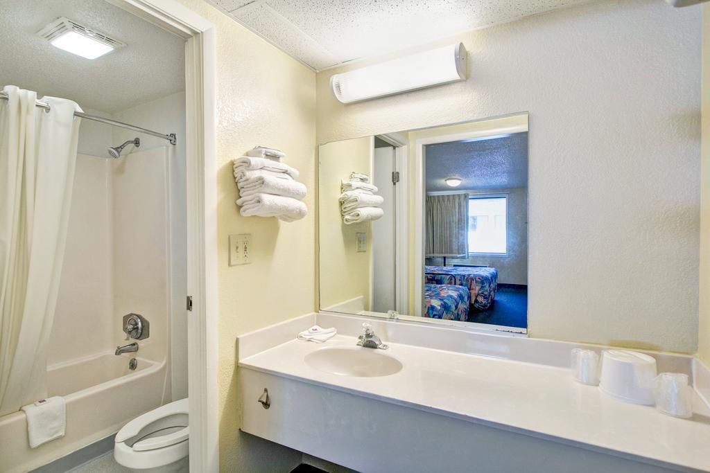 Super 8 By Wyndham Aberdeen Southern Pines Экстерьер фото