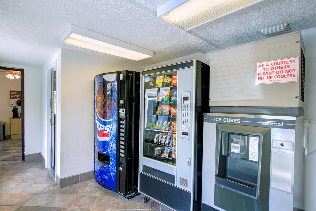 Super 8 By Wyndham Aberdeen Southern Pines Экстерьер фото