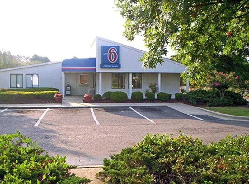 Super 8 By Wyndham Aberdeen Southern Pines Экстерьер фото
