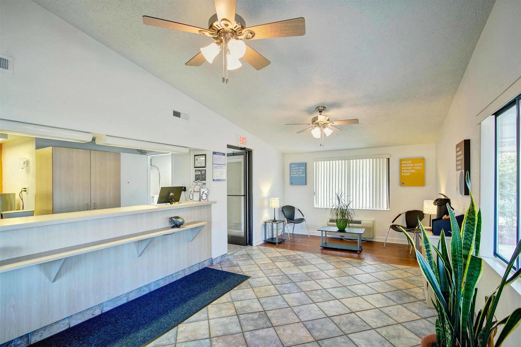 Super 8 By Wyndham Aberdeen Southern Pines Экстерьер фото