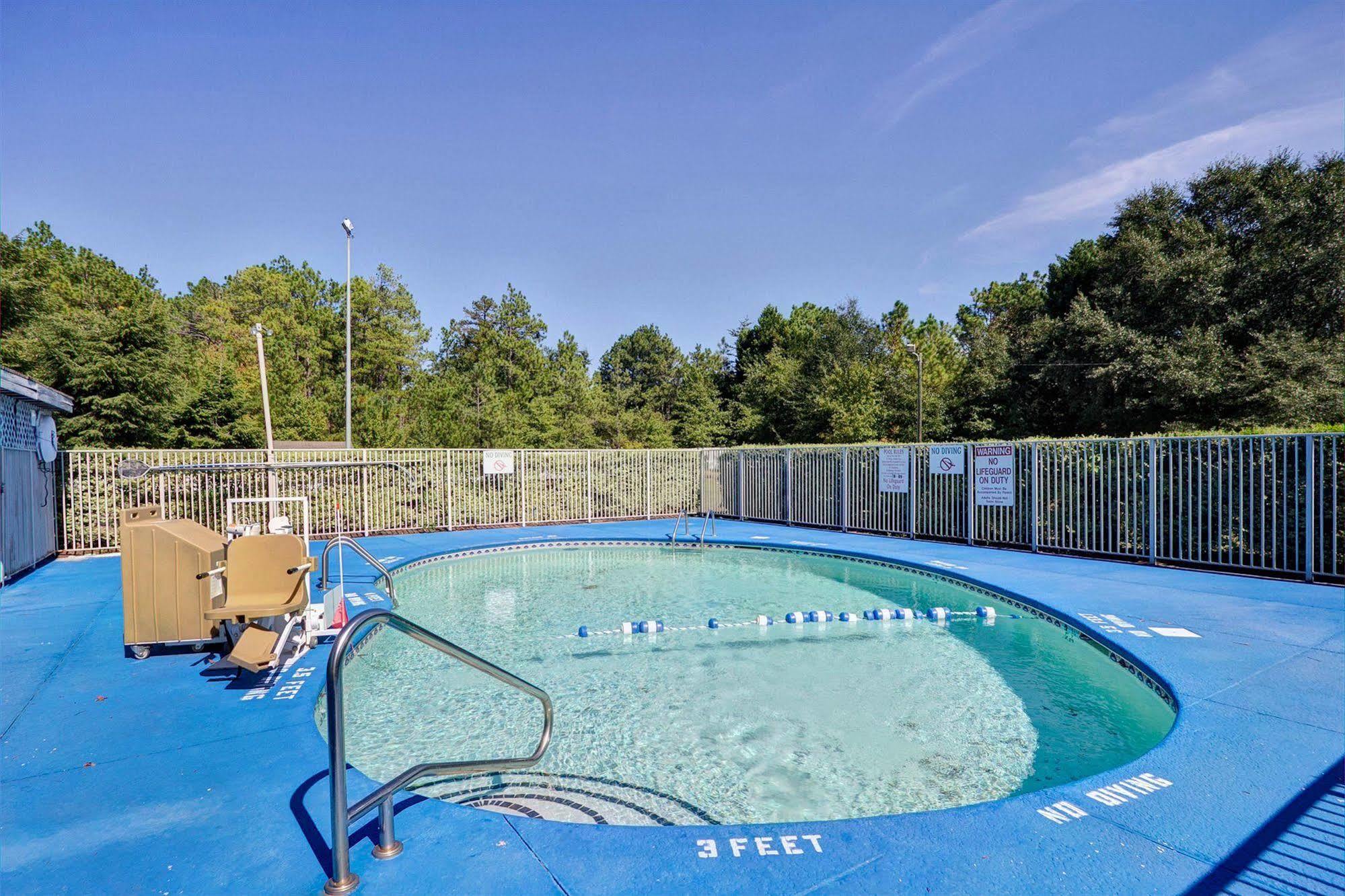 Super 8 By Wyndham Aberdeen Southern Pines Экстерьер фото