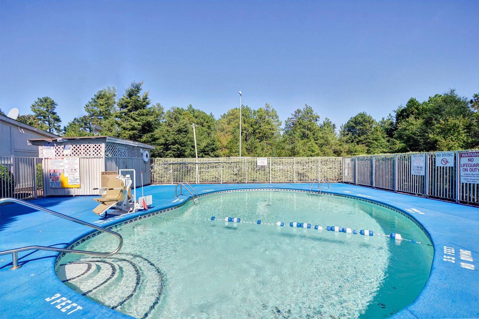Super 8 By Wyndham Aberdeen Southern Pines Экстерьер фото